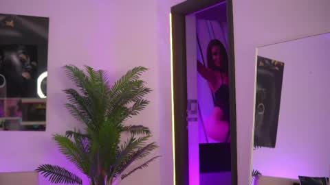 EllenKarter online show from May 6, 2026, 3:57 am