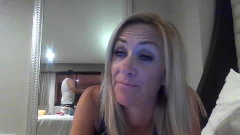 Snapshot of ellenv chatting on September 30, 2025, 8:52 am ElleNV online show from September 30, 2025, 8:52 am