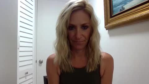 ElleNV online show from October 7, 2025, 12:24 pm