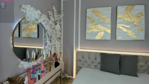 Snapshot of ellette_ chatting on September 16, 2025, 7:04 pm princess online show from September 16, 2025, 7:04 pm