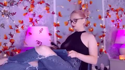 Elliana online show from September 12, 2025, 2:55 am