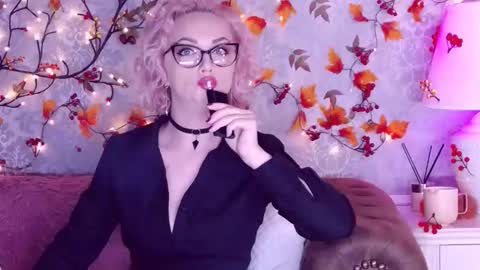 Elliana online show from September 15, 2025, 1:49 am