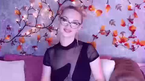 Elliana online show from September 23, 2025, 2:14 am