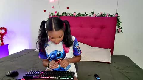 Snapshot of ellie_cute7 chatting on May 19, 2026, 7:09 pm ellie_cute7 online show from May 19, 2026, 7:09 pm