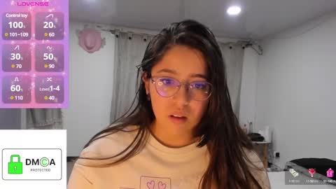 Snapshot of ellie_jones1 chatting on February 19, 2025, 12:14 am Ellie online show from February 19, 2025, 12:14 am