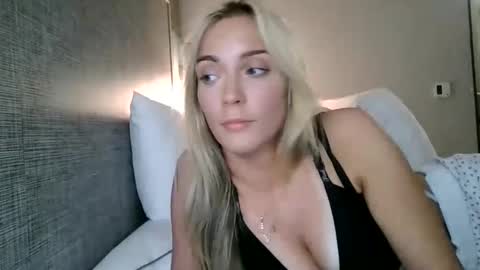 Ellie online show from September 29, 2025, 11:20 pm