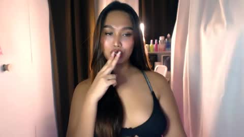 ellie online show from August 3, 2026, 9:07 pm