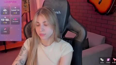 elliecutes online show from December 10, 2024, 11:43 am