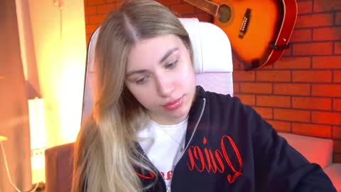 elliecutes online show from April 25, 2026, 9:12 am