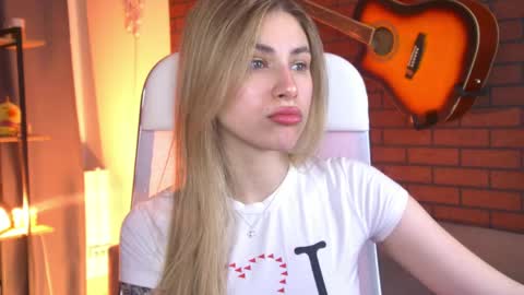 elliecutes online show from April 27, 2026, 6:11 am
