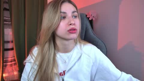 elliecutes online show from April 28, 2026, 5:45 am