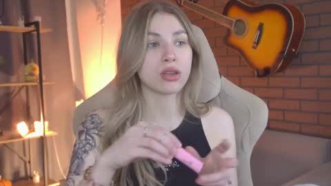 elliecutes online show from April 30, 2026, 9:04 am