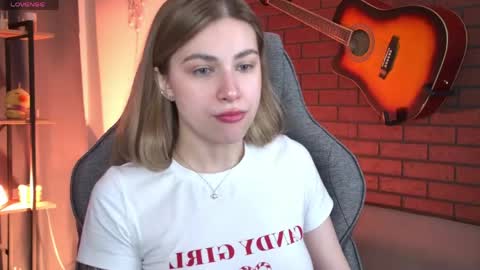 elliecutes online show from May 3, 2026, 8:53 am