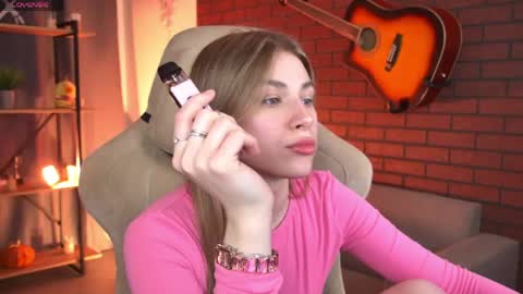 elliecutes online show from May 4, 2026, 5:47 am