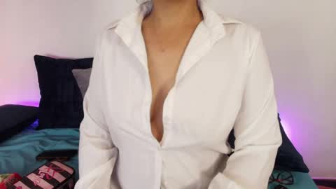 elliee1 online show from May 18, 2026, 12:11 pm