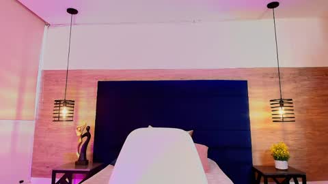 elliee_alves online show from May 8, 2026, 4:45 pm
