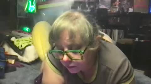 Snapshot of ellielouise11 chatting on October 1, 2025, 9:43 pm Ellie Louise online show from October 1, 2025, 9:43 pm