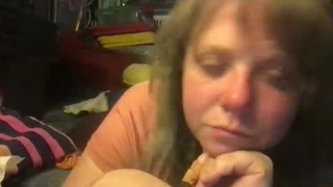 Snapshot of ellielouise11 chatting on October 22, 2025, 9:47 pm Ellie Louise online show from October 22, 2025, 9:47 pm