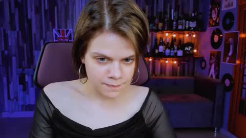 elliemurler online show from October 9, 2025, 10:35 am