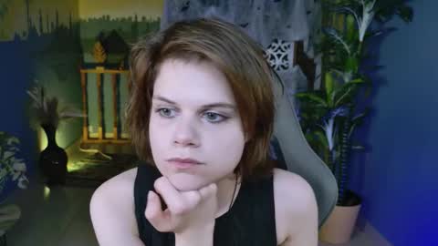 elliemurler online show from October 31, 2025, 2:40 pm