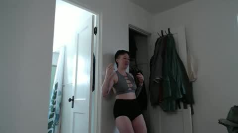 Snapshot of ellierowyn chatting on April 10, 2026, 6:45 pm Ellie Rowyn online show from April 10, 2026, 6:45 pm