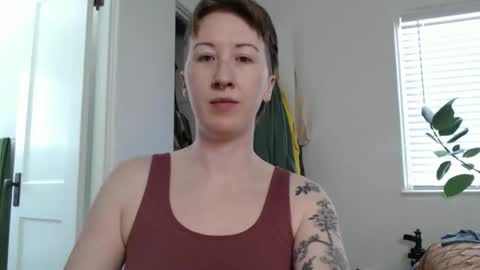 Snapshot of ellierowyn chatting on April 15, 2026, 7:58 pm Ellie Rowyn online show from April 15, 2026, 7:58 pm