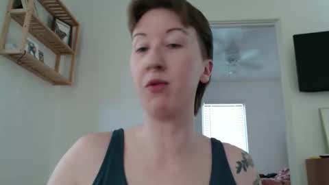 Snapshot of ellierowyn chatting on April 18, 2026, 7:58 pm Ellie Rowyn online show from April 18, 2026, 7:58 pm