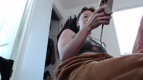 Snapshot of ellierowyn chatting on May 5, 2026, 7:22 pm Ellie Rowyn online show from May 5, 2026, 7:22 pm