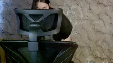 Ellie online show from October 3, 2025, 9:06 am