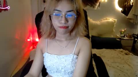 ellieyun online show from October 11, 2025, 3:43 pm