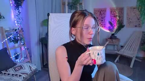 Elli online show from April 22, 2026, 6:38 am
