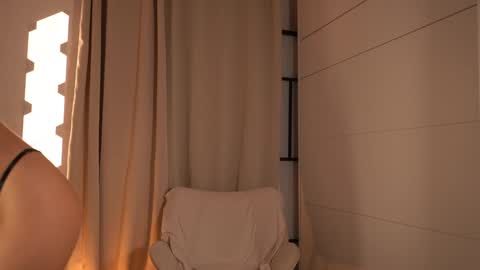 Snapshot of ellinrose chatting on December 3, 2025, 5:11 pm Caroline-ellin online show from December 3, 2025, 5:11 pm