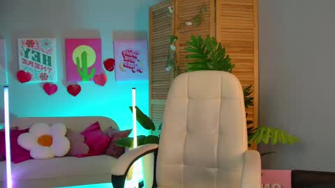 Elin online show from April 30, 2026, 5:03 am