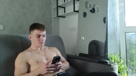 elliot_muscle04 online show from May 5, 2026, 3:31 pm