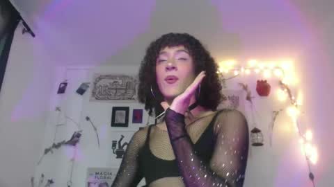 Snapshot of ellis_flowers chatting on October 2, 2025, 7:43 pm . online show from October 2, 2025, 7:43 pm