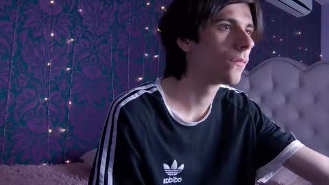 ellis_rin online show from October 19, 2025, 9:04 pm