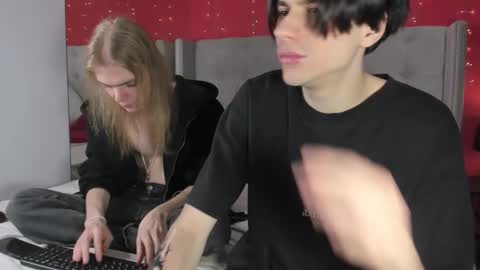 ellis_rin online show from November 20, 2025, 7:57 pm