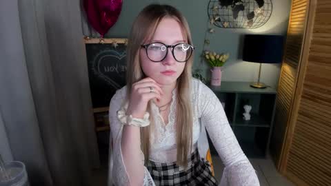 elliup online show from October 6, 2025, 8:34 am