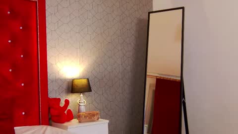 Elsa Jean online show from November 14, 2025, 3:16 am