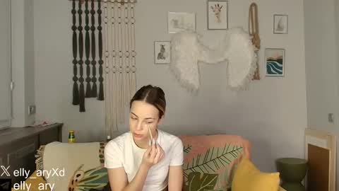 elly_ary online show from December 18, 2025, 9:21 pm