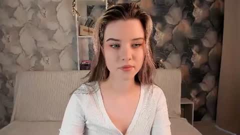 elly_ary online show from July 22, 2026, 2:14 am