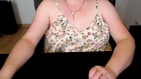 Elly online show from June 22, 2026, 11:18 am