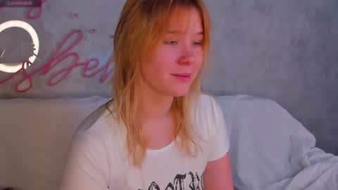 Snapshot of ellya_castro chatting on September 18, 2025, 12:12 am ellya_castro online show from September 18, 2025, 12:12 am