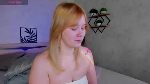 Snapshot of ellya_castro chatting on October 6, 2025, 12:08 am ellya_castro online show from October 6, 2025, 12:08 am
