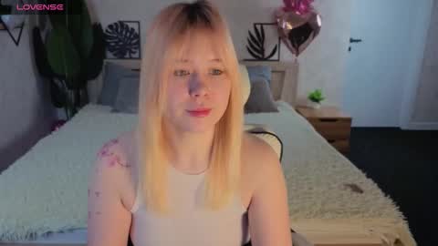 ellya_castro online show from March 6, 2026, 12:40 am