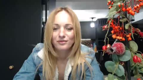 Snapshot of ellyadiamond chatting on February 7, 2025, 3:01 am EllyaDiamond online show from February 7, 2025, 3:01 am