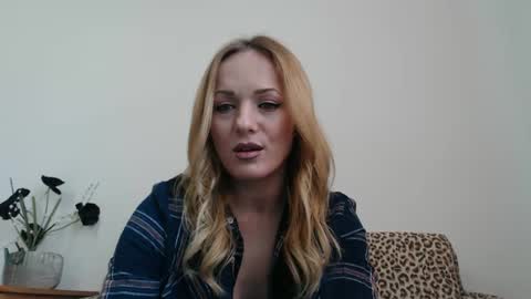 Snapshot of ellyadiamond chatting on February 17, 2025, 7:26 am EllyaDiamond online show from February 17, 2025, 7:26 am