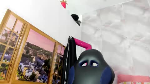 ellybloom online show from May 5, 2026, 2:03 pm