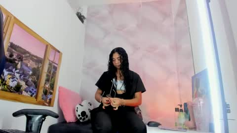 Snapshot of ellybloom chatting on June 15, 2026, 1:13 pm ellybloom online show from June 15, 2026, 1:13 pm