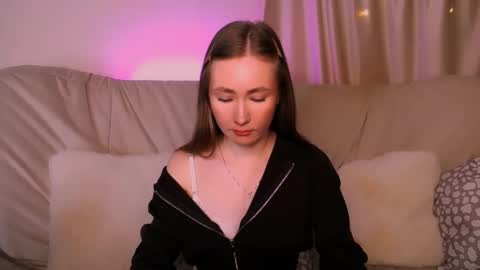  Elly  online show from February 1, 2026, 3:27 am